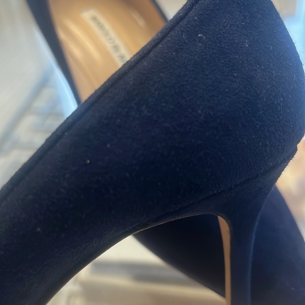 Manolo Blahnik Navy Suede Pointed-Toe Pumps - Picture 5 of 5